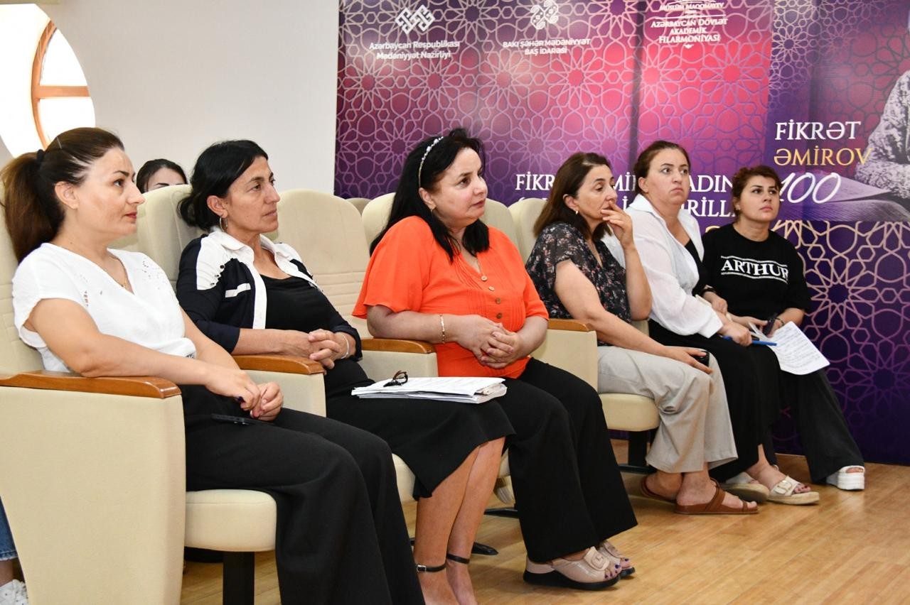 Müəllimlərin peşəkar inkişafı üçün təlimlərin ikinci mərhələsinə start verildi - FOTOLAR